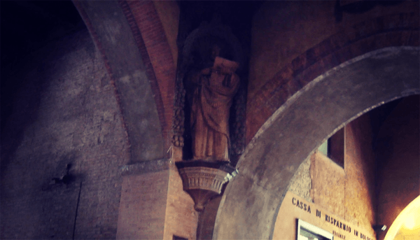 Bologna's Palazzo del Podesta Whispering Corner